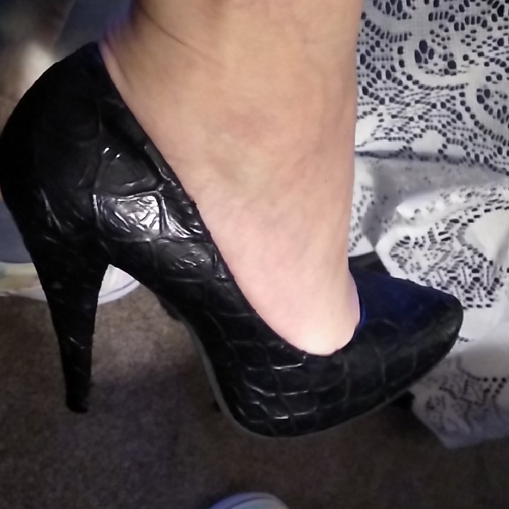 Heels - Picture 2 of 8